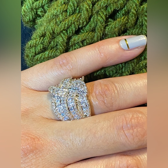 GORGEOUS, Sparkly Statement RING - Size 9 - Picture 6 of 7